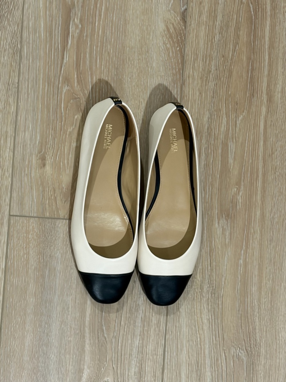 NEVER WORN - Michael Kors Cream and Black Leather Ballet Flats - Size 10 - Picture 2 of 9